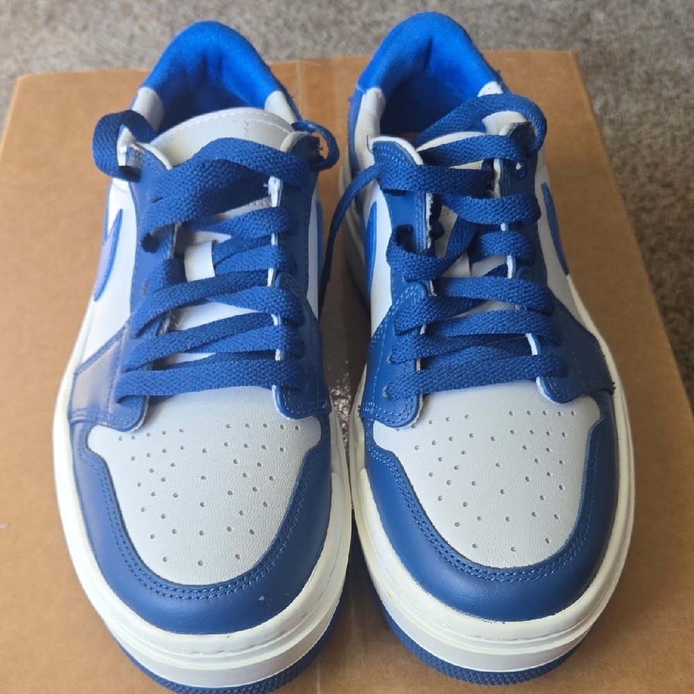 Nike Men's Blue and White Sneakers